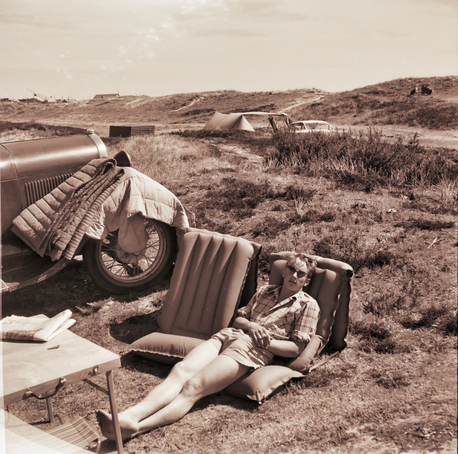 Ivan på ferie med Karen i telt i Grenå 1960